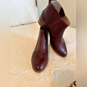Madewell leather bootie Size 7.5, 1.5” stacked heel. Cordovan color